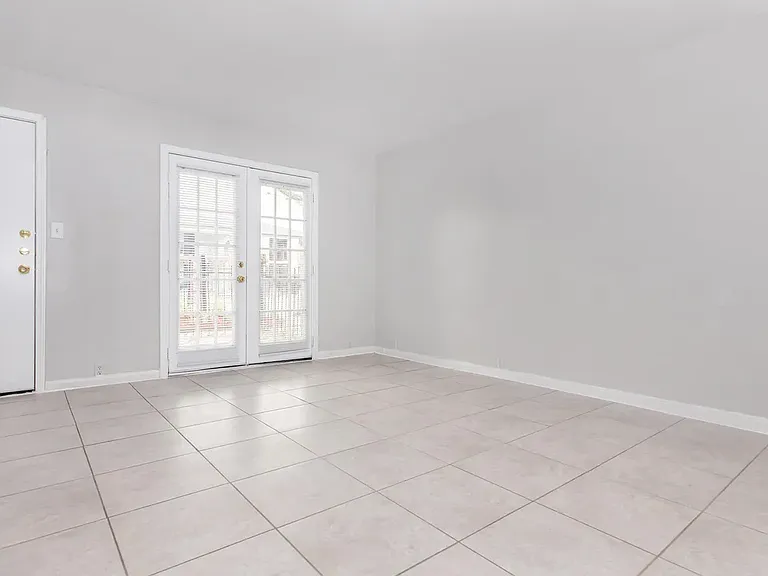 Ashley Square Apartments — Photo 48