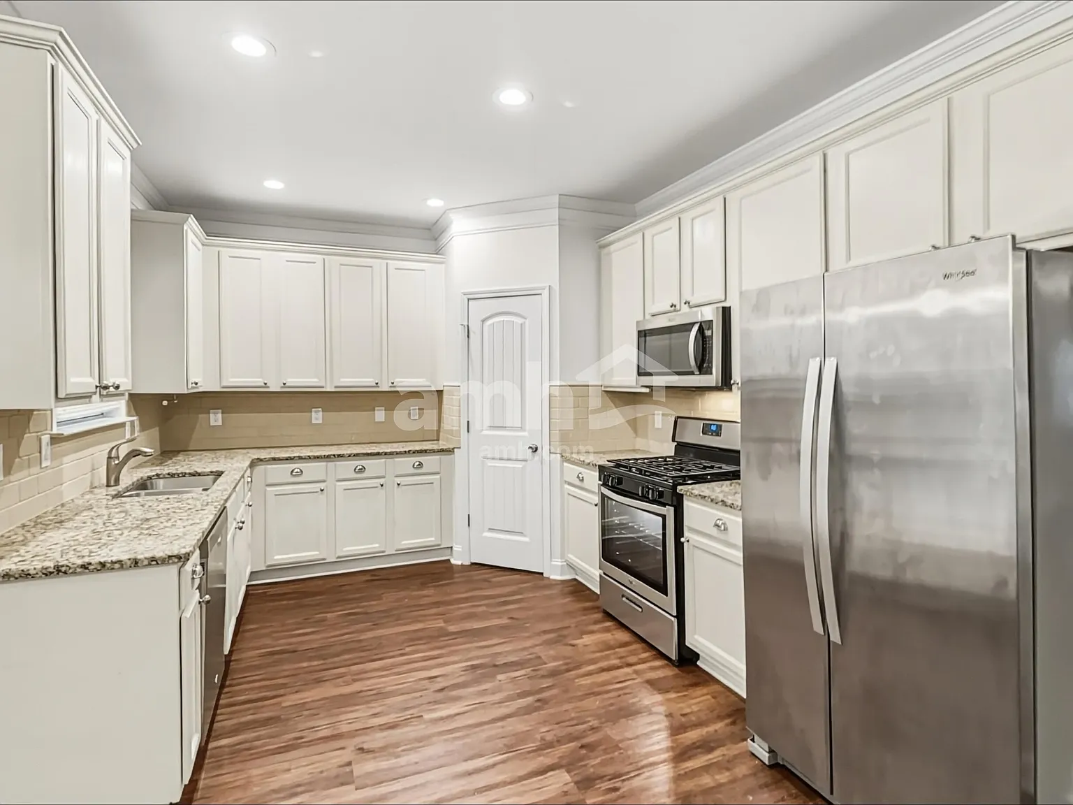 4 bed, 2.5 bath, 2369 sqft, $2,650 — Photo 4