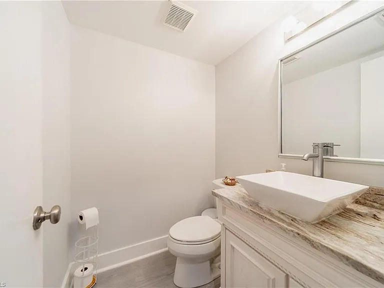 820 Meadowland Dr #D — Photo 15