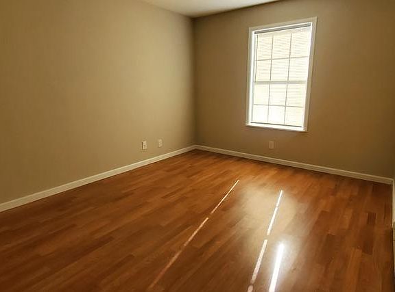 5th image of 11101 Ventura Pl NE #D