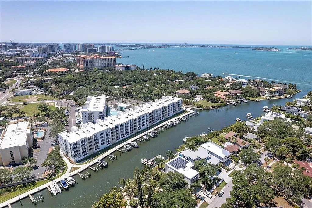 2 bed, 2.0 bath, 1359 sqft, $5,000 — Photo 1