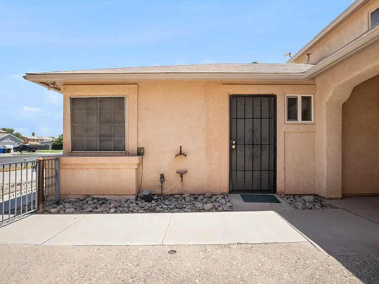 2571 W Orange Ave — Photo 3