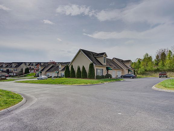 5th image of 300 Stratford Ct Unit 300