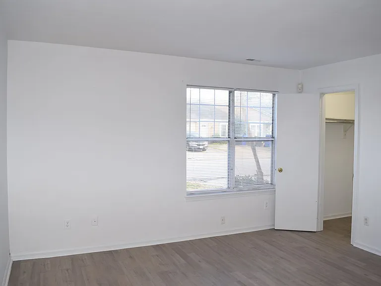 579 Peregrine St — Photo 11
