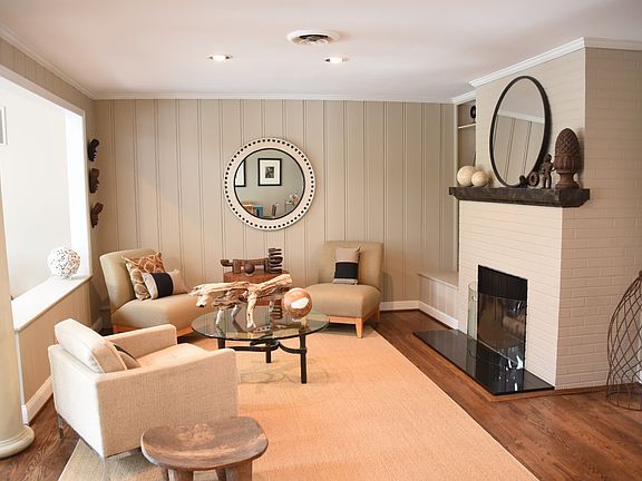 3rd image of 206 Avondale Cir