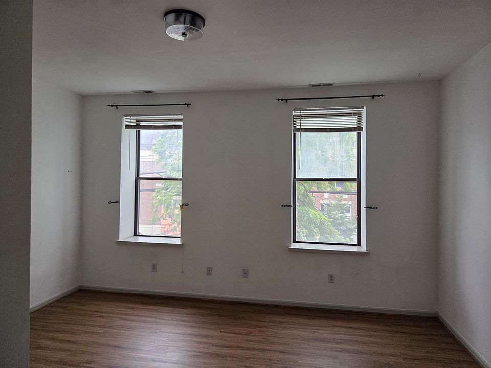 1st image of 1809 Fairmount Ave Unit 2