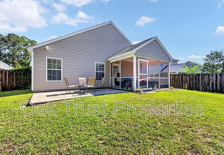 137 Venice St — Photo 29