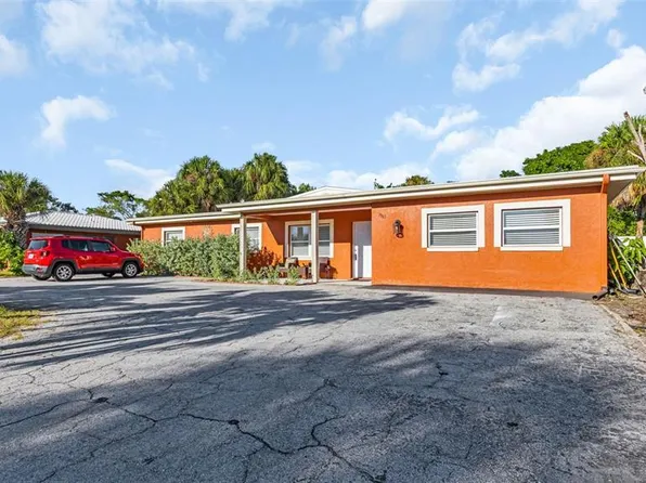 7063 S Shore Dr S, South Pasadena, FL 33707