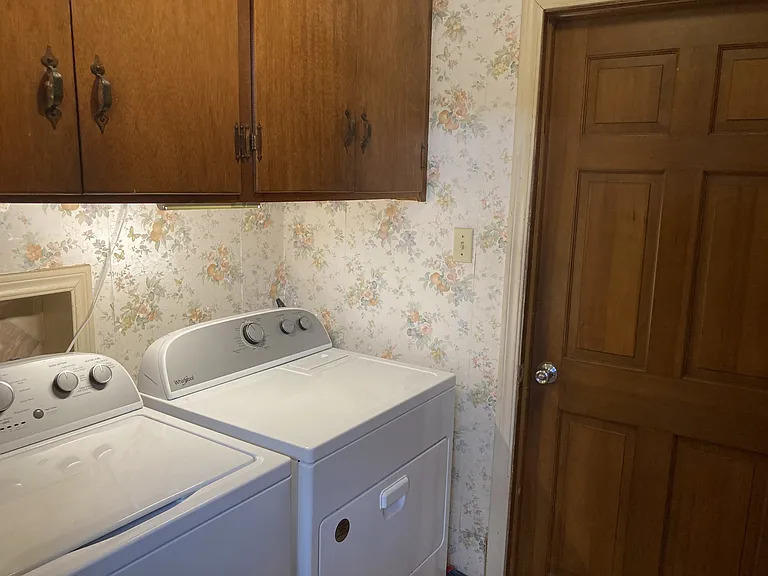 927 Skyline Dr — Photo 33