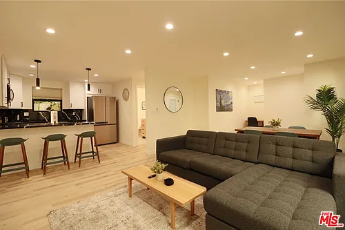 918 N San Vicente Blvd #E Photo 1