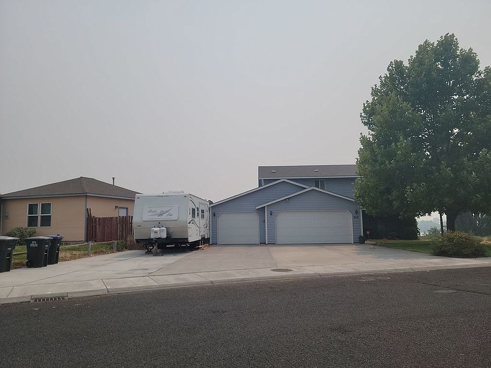 3 car garage plus RV parking
