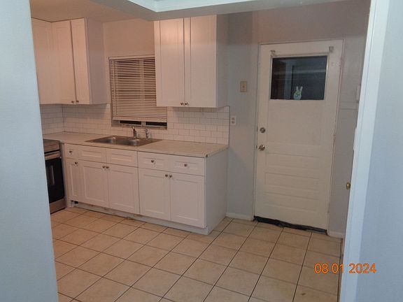 5th image of 1400 S Locust Ave