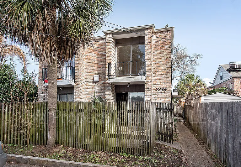 309 Lilac St — Photo 3