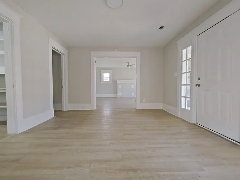 1105 Adams St — Photo 6