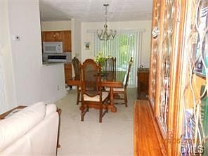 5th image of 19 Woodfield Dr