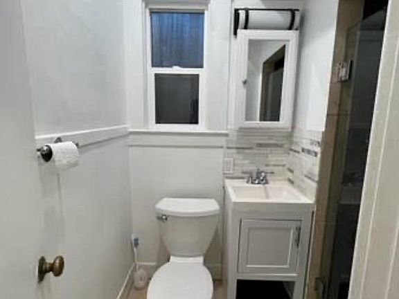 2nd image of 1362 Valencia St APT 11