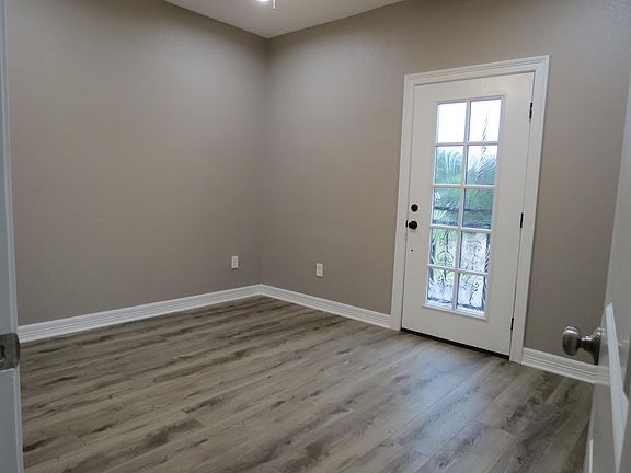 5th image of 908 Port Neches Ave #D