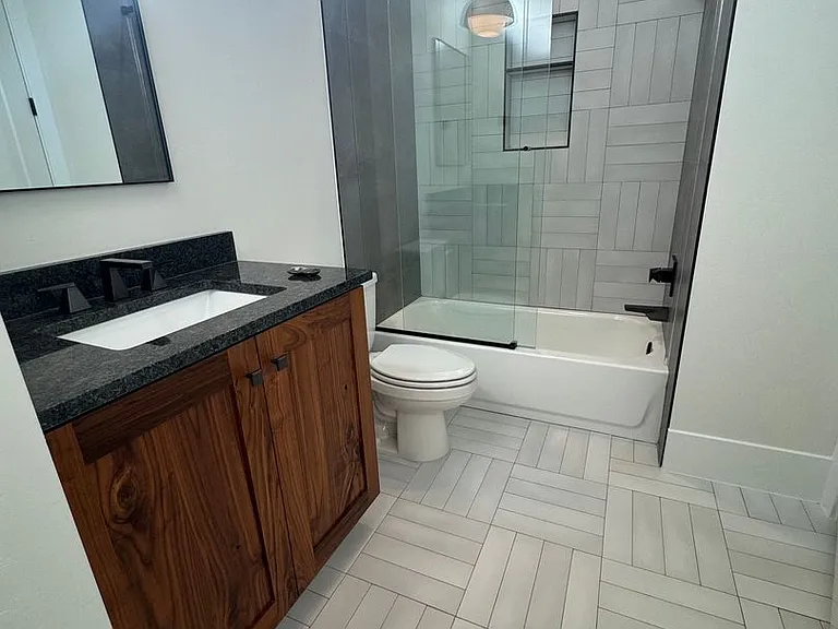 647 W 280 S — Photo 36