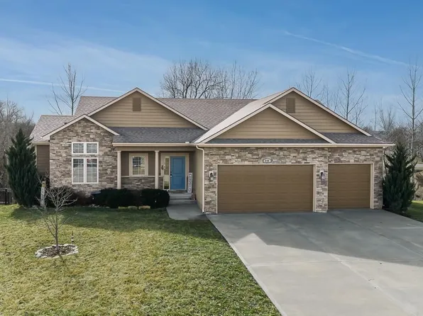 640 Shady Bend Dr, Tonganoxie, KS 66086