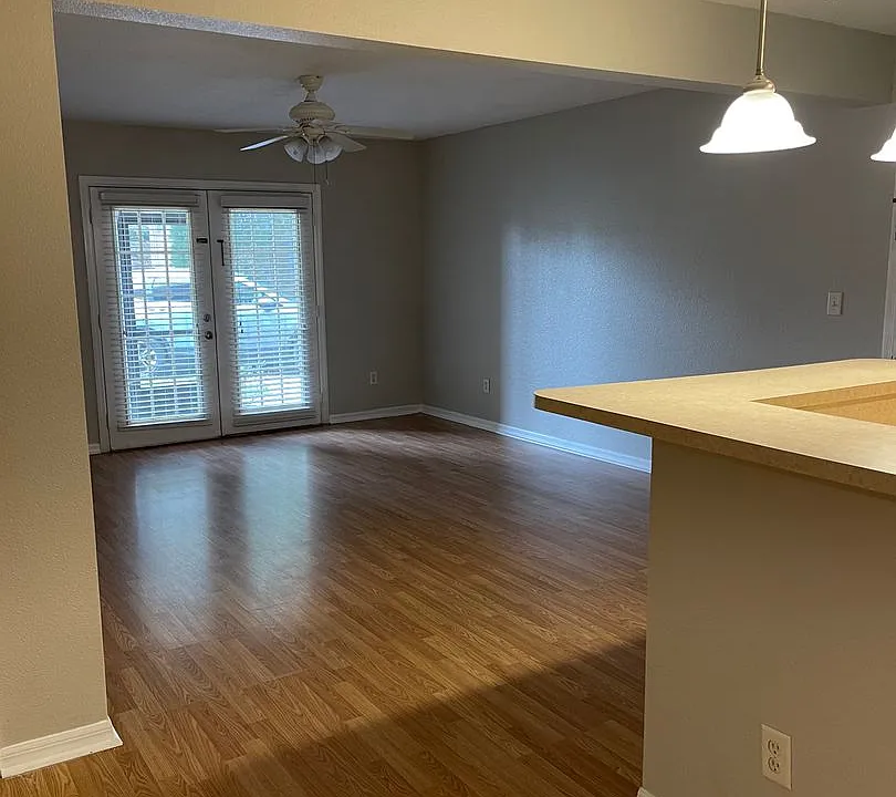 185 N Pearl Lake Cswy #106