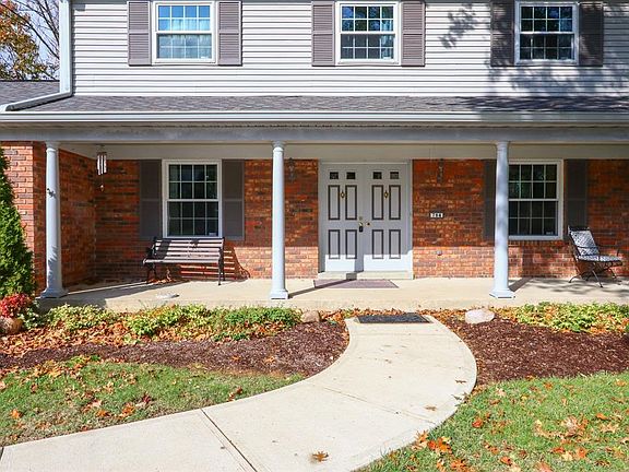 4th image of 784 Woodfield Dr