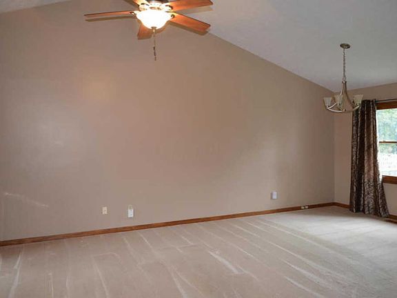 4th image of 4888 Richland Dr