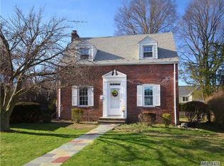 71 Vanderbilt Ave, Manhasset, NY 11030