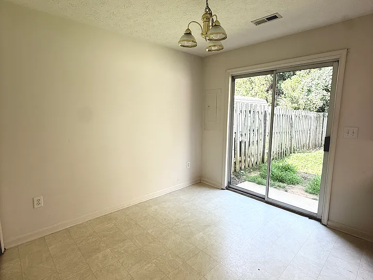 9906 Warwick Pl — Photo 7