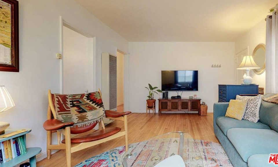 1st image of 2937 Hollister Ave