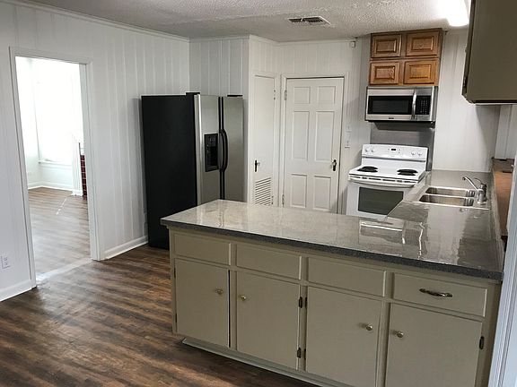 5th image of 615 SE 20th St