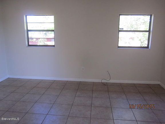 3rd image of 410 Dahlia Ave