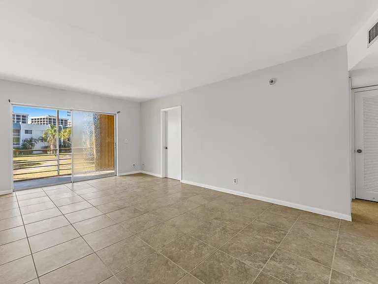 1638 Embassy Dr #208 — Photo 9