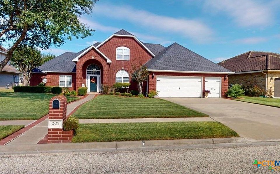 2nd image of 205 Willow Way