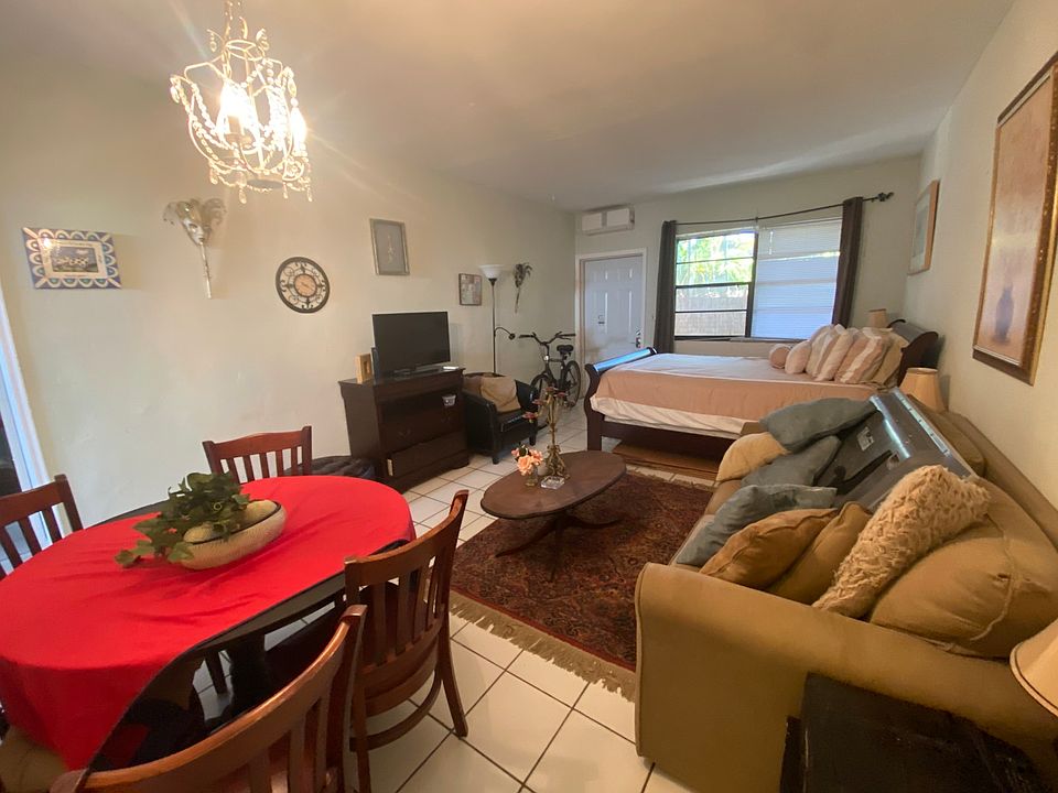 1st image of 805 NE 86th St #805