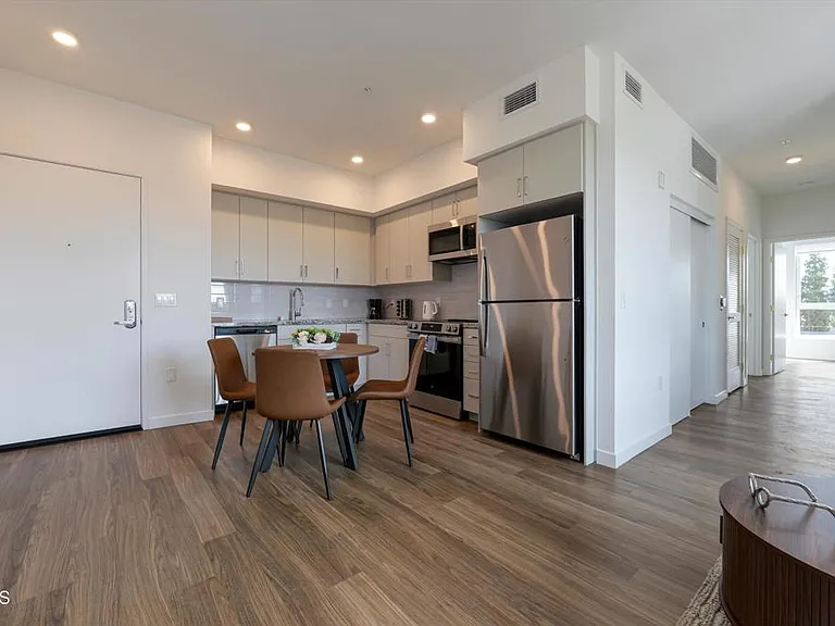 18900 Parthenia St #315 — Photo 11