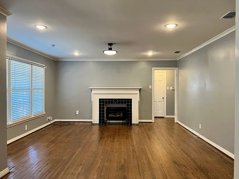 1225 San Antonio St — Photo 9