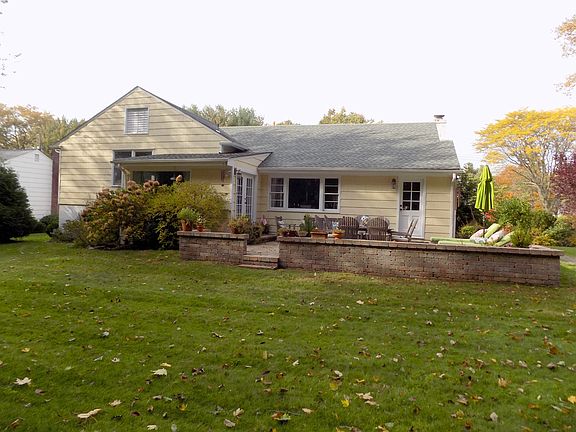 3rd image of 89 Wilmot Cir