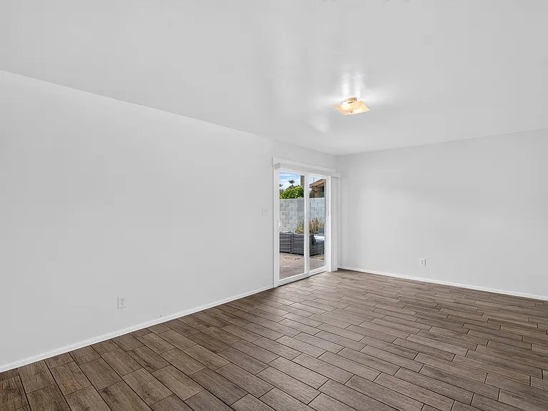 4720 N Miller Rd — Photo 11