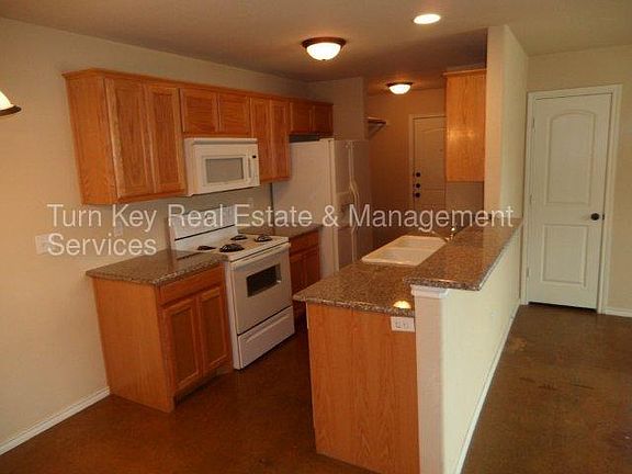 4th image of 3106 Francis Dr