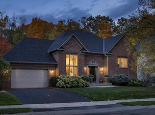 2050 Stone Creek Dr, Chanhassen, MN 55317