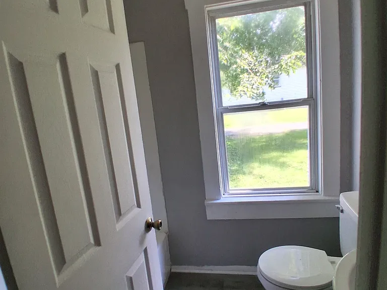 1180 N Summit Ave — Photo 11