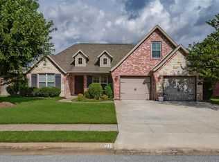 6421 S 41st St, Rogers, AR 72758