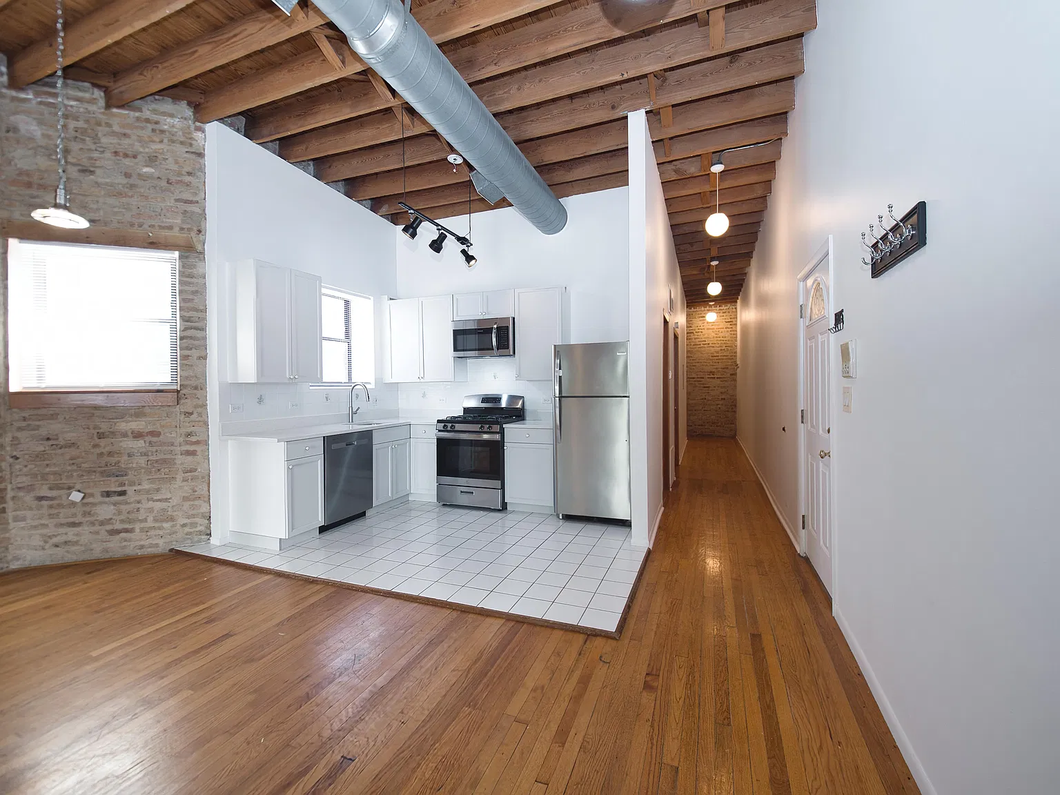 2 bed, 900 sqft, $2,395 — Photo 4