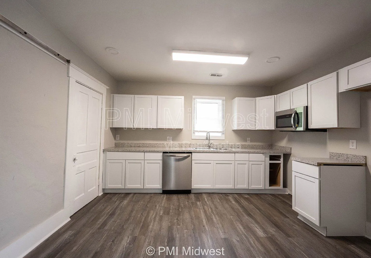 3 bed, 1.0 bath, 1031 sqft, $1,299 — Photo 4