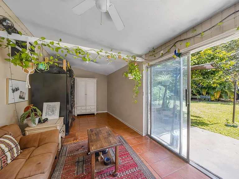 2326 Harding St — Photo 24