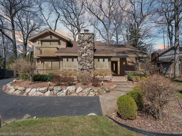 3725 Elder Rd S, West Bloomfield, MI 48324