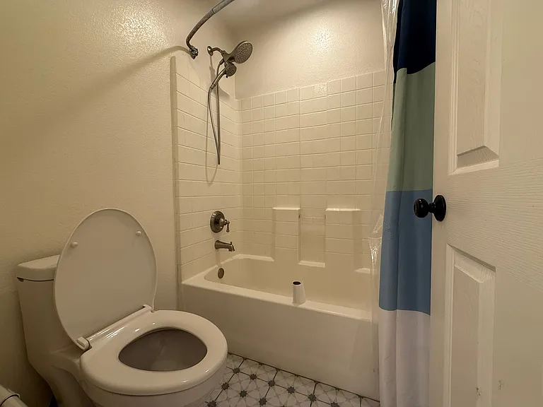 1357 Burgundy Dr — Photo 25