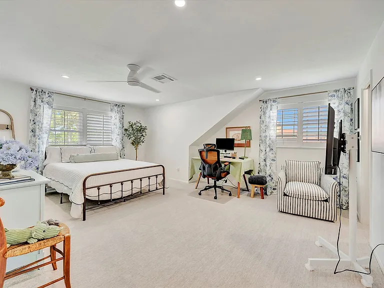 3173 Espanola Dr — Photo 30