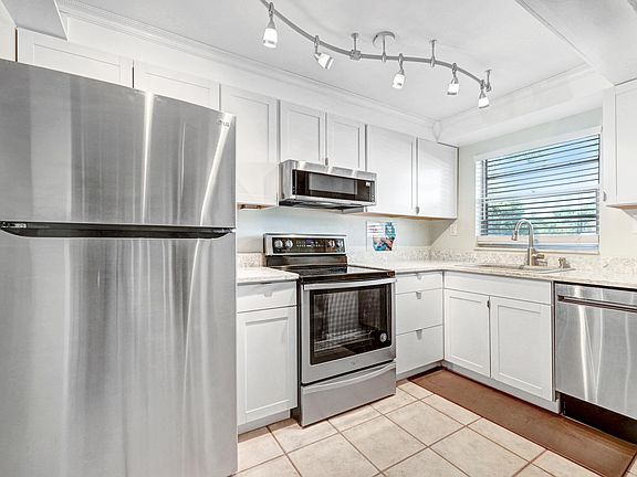 4th image of 2527 Country Club Dr #126