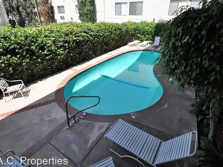 12245 Chandler Blvd — Photo 3